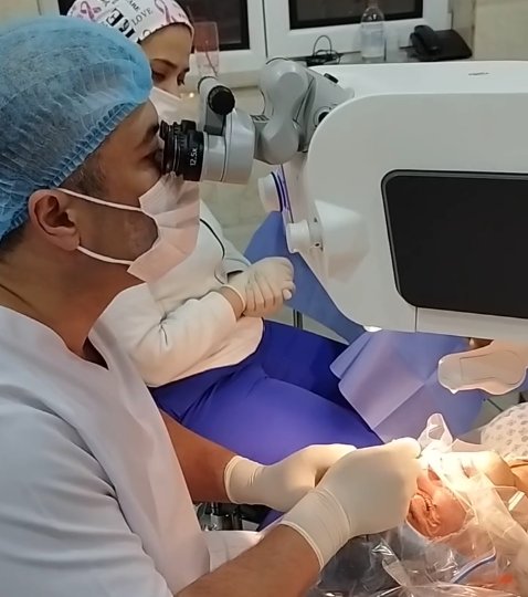 Əməliyyat mikroskopu ilə mikrocərrahi iş